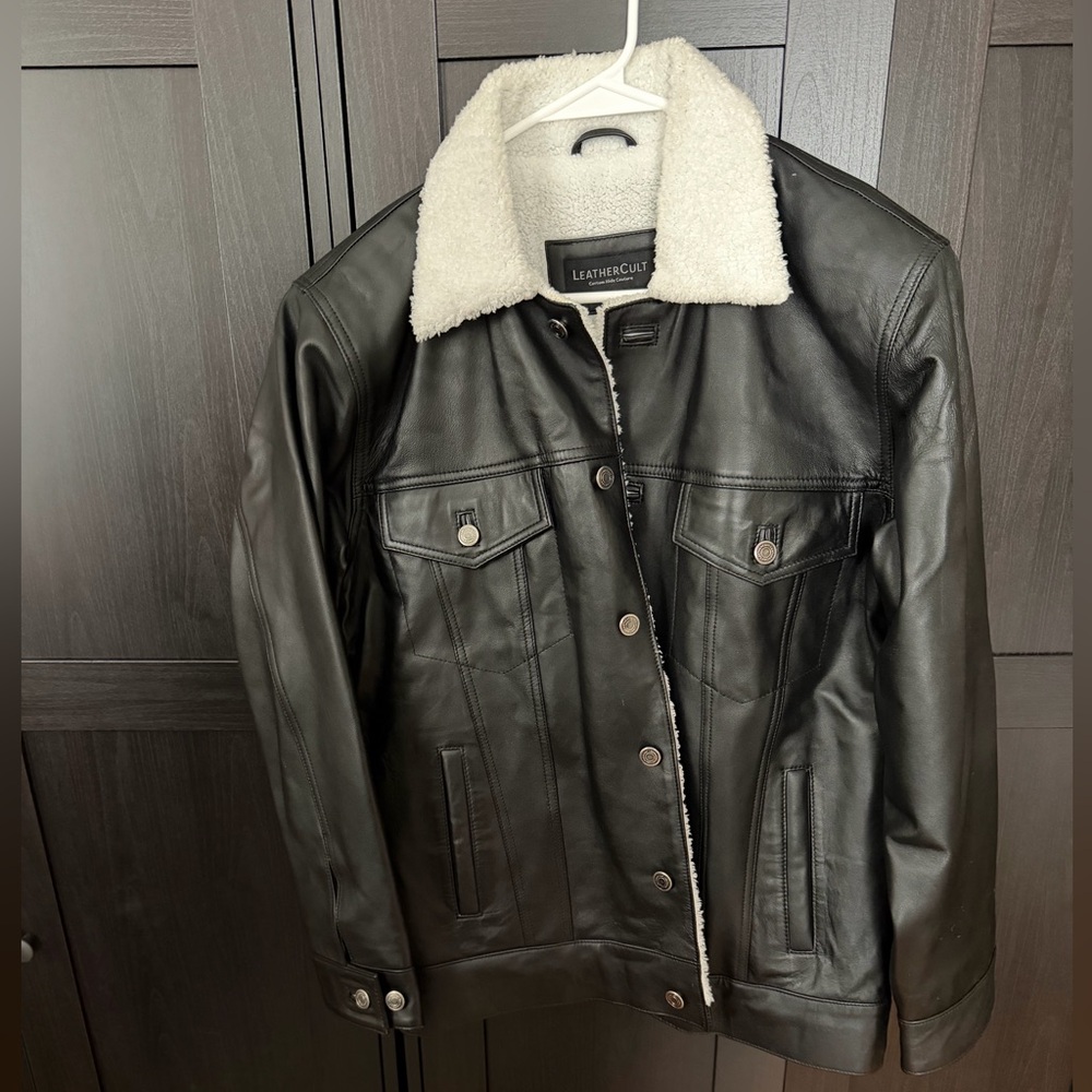 Source Unknown Black Leather Jacket with White Collar